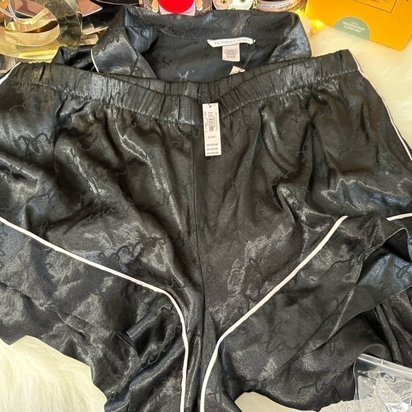 VICTORIA’S SECRET BLACK SATIN SIGNATURE PAJAMAS SHORTS SET WITH WHITE PIPING XL - Picture 6 of 9